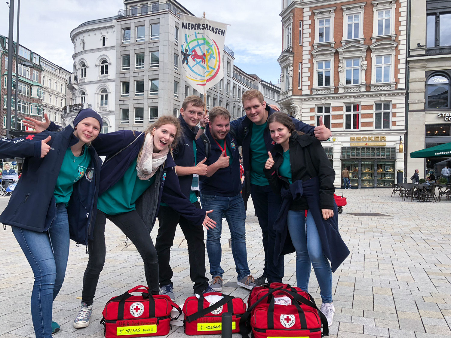 Die JRK-Gruppe aus Bad Pyrmont in Hamburg. 